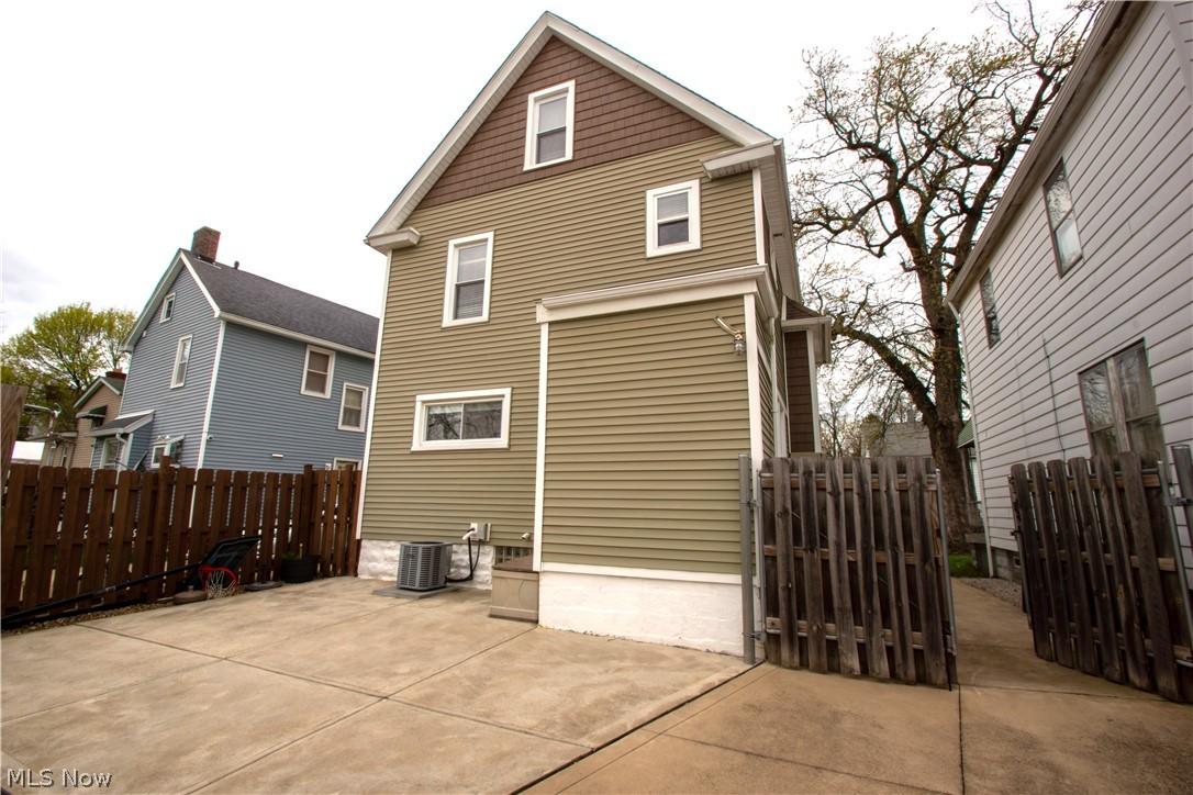 3425 Highview Avenue Cleveland OH 44109