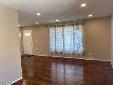 14144 Lisa Drive Maple Heights OH 44137