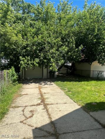 2916 Searsdale Avenue Cleveland OH 44109
