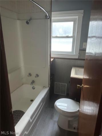 2916 Searsdale Avenue Cleveland OH 44109