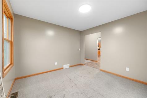 2427 Queensbury Road Alliance OH 44601