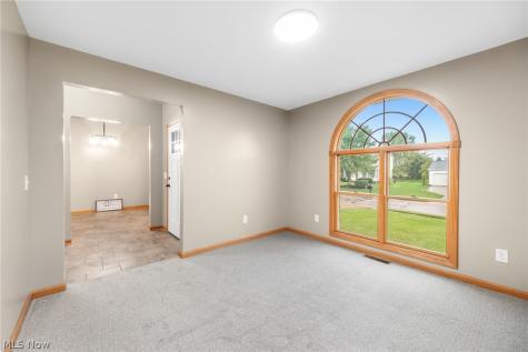 2427 Queensbury Road Alliance OH 44601