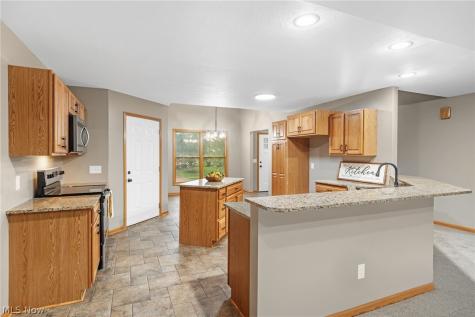 2427 Queensbury Road Alliance OH 44601