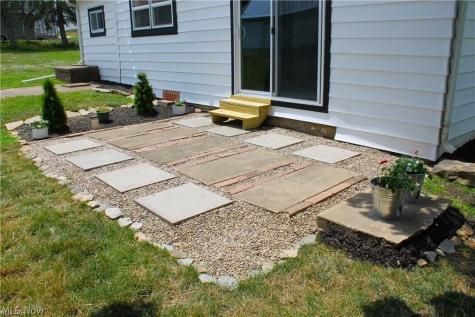 131 Mill Street Burbank OH 44214