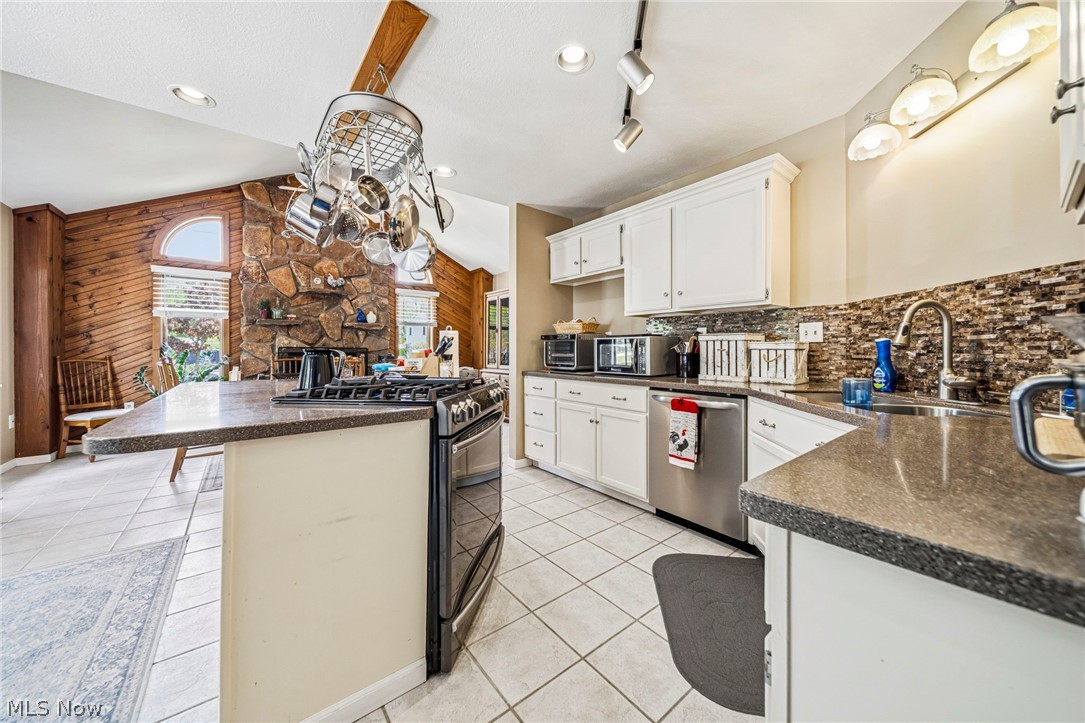 2013 Deerfield Drive Ashtabula OH 44004