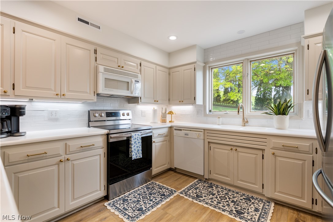 3245 Battlesburg Street SE East Sparta OH 44626