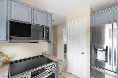 61 Weil Avenue Coventry OH 44319