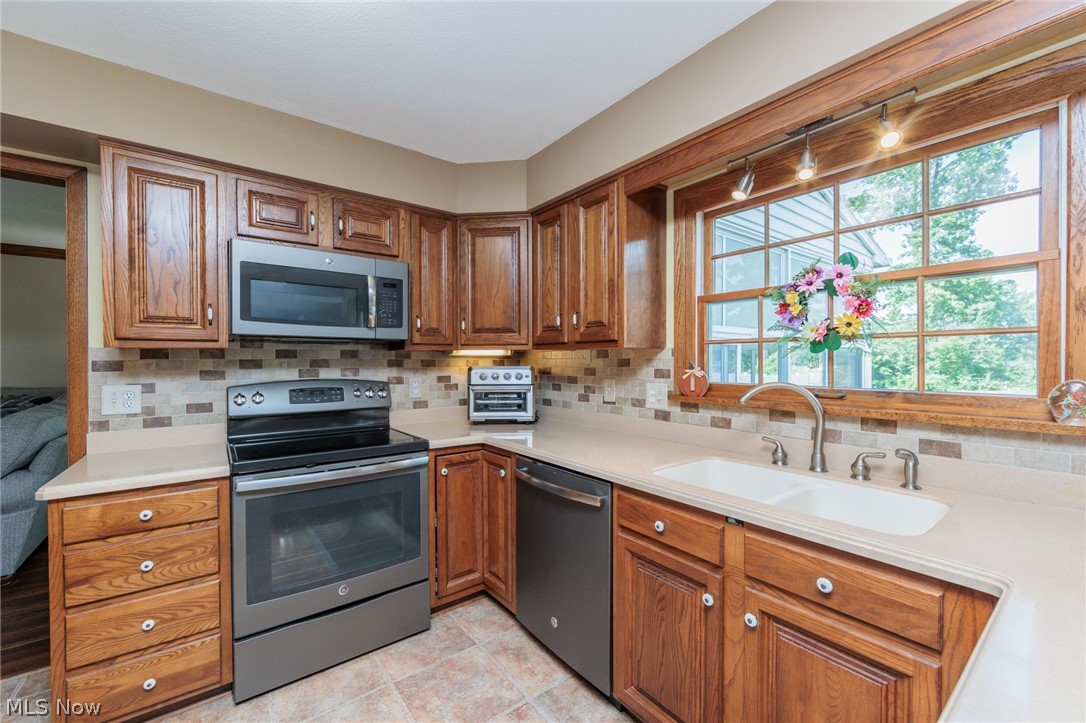 316 Crestview Drive Elyria OH 44035