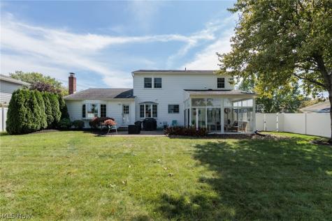 316 Crestview Drive Elyria OH 44035