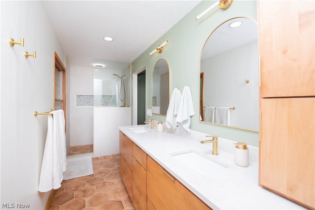 37770 Fox Run Drive Solon OH 44139
