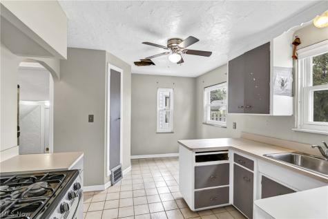 94 E 217th Street Euclid OH 44123
