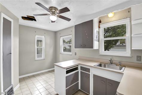 94 E 217th Street Euclid OH 44123