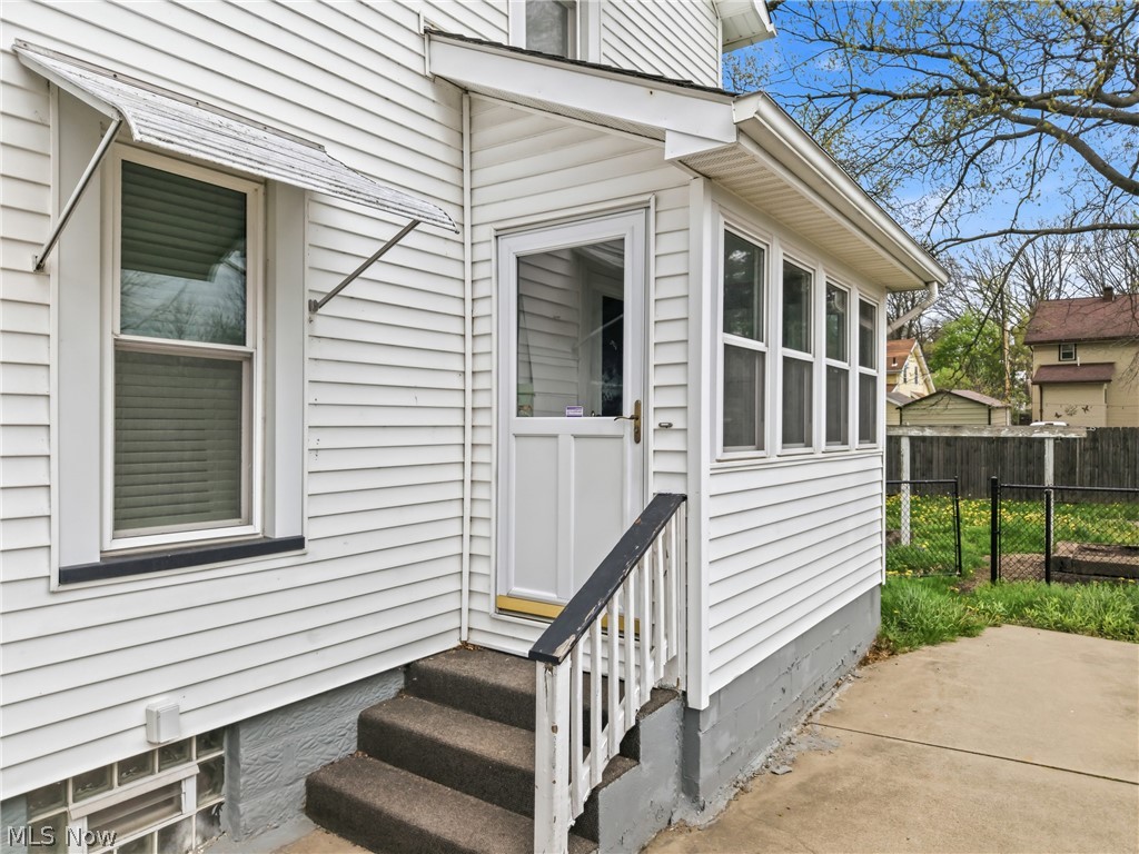 1224 Buena Vista Avenue NE Warren OH 44483
