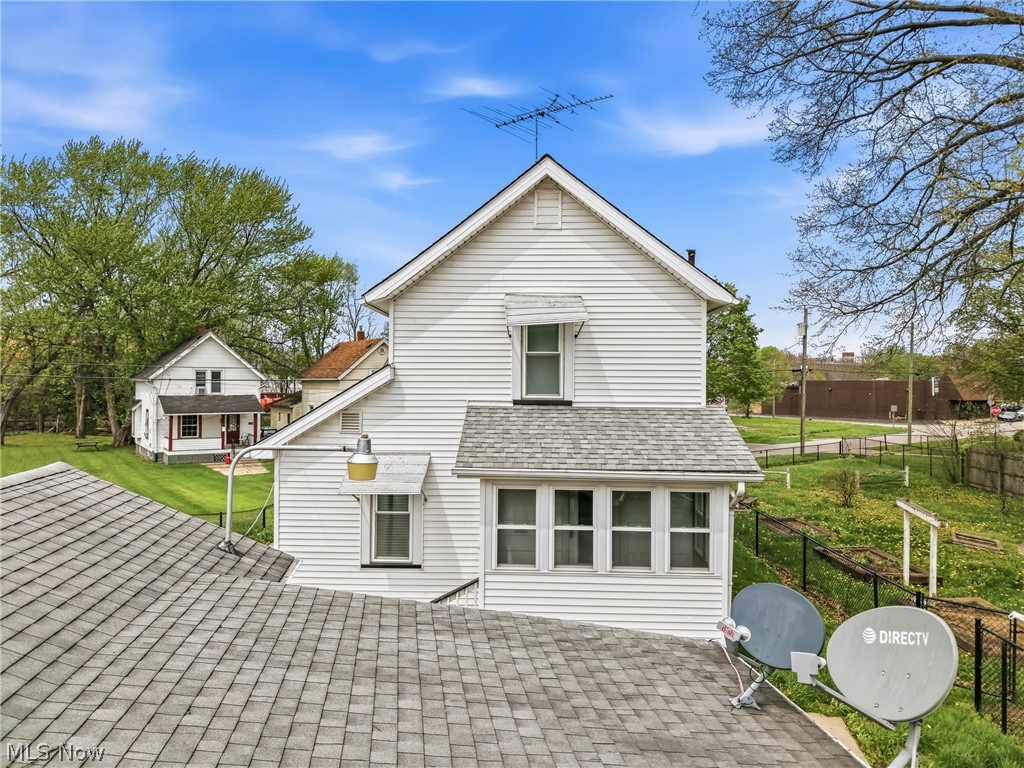 1224 Buena Vista Avenue NE Warren OH 44483