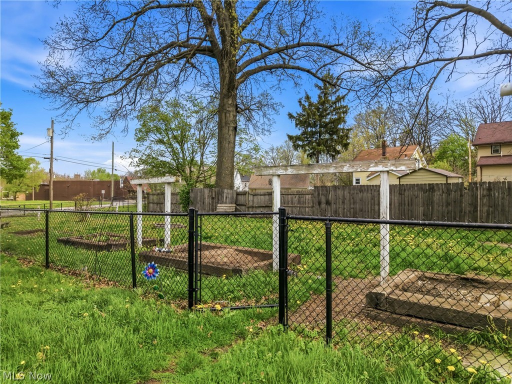 1224 Buena Vista Avenue NE Warren OH 44483