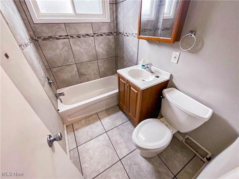 17209 Palda Drive Cleveland OH 44128