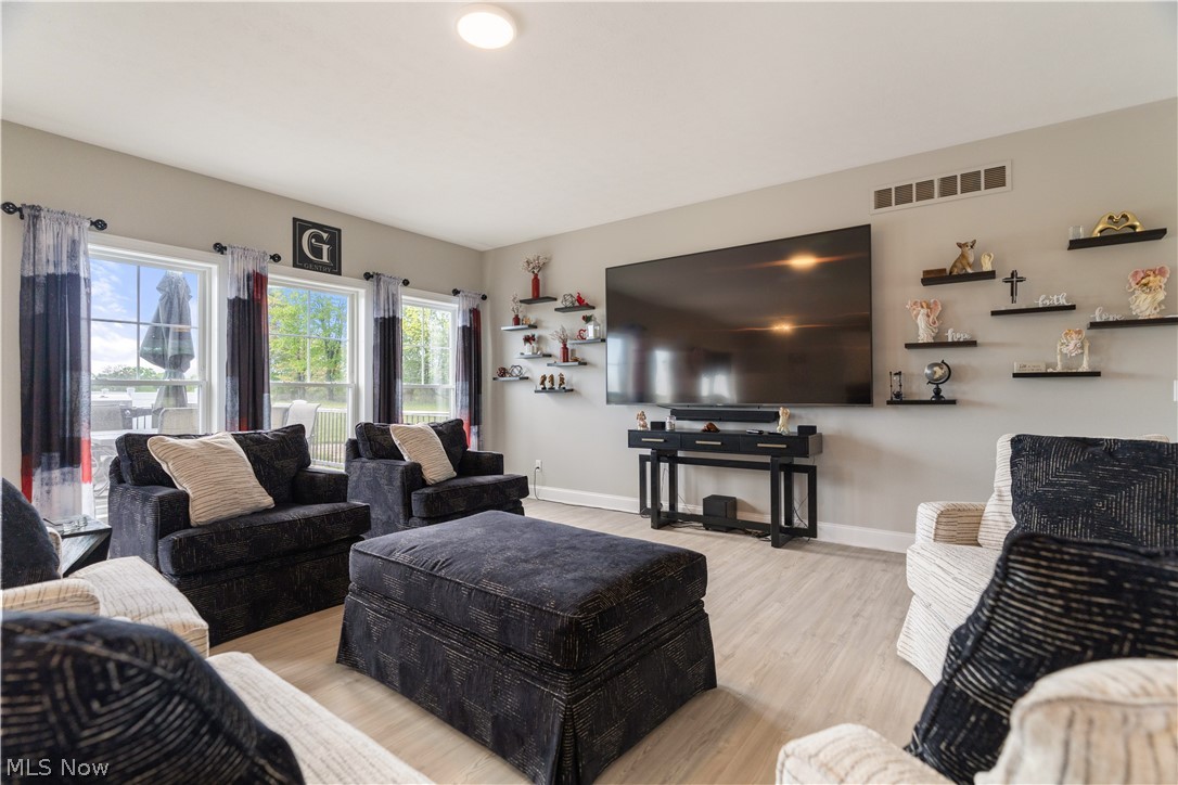 4462 Manchester Avenue NW North Lawrence OH 44666