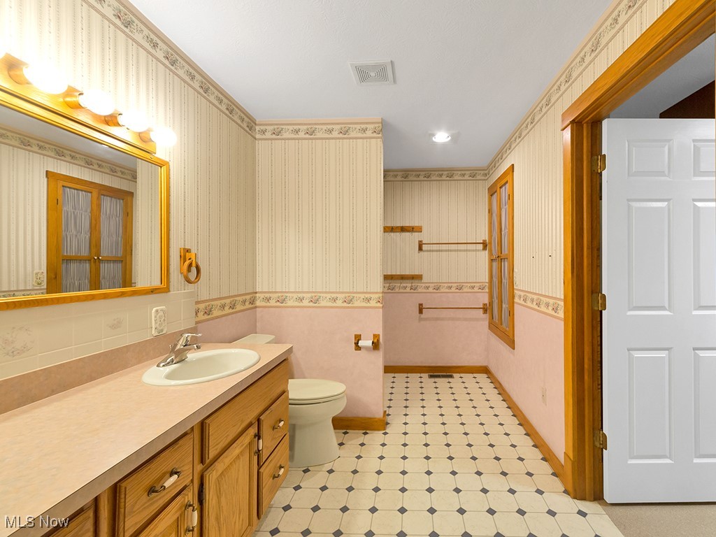 763 High Street Bedford OH 44146