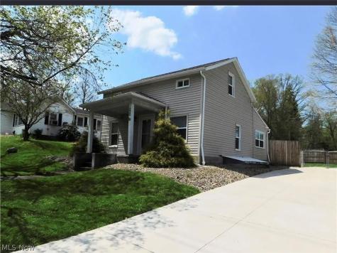 448 Cherry Street W Canal Fulton OH 44614