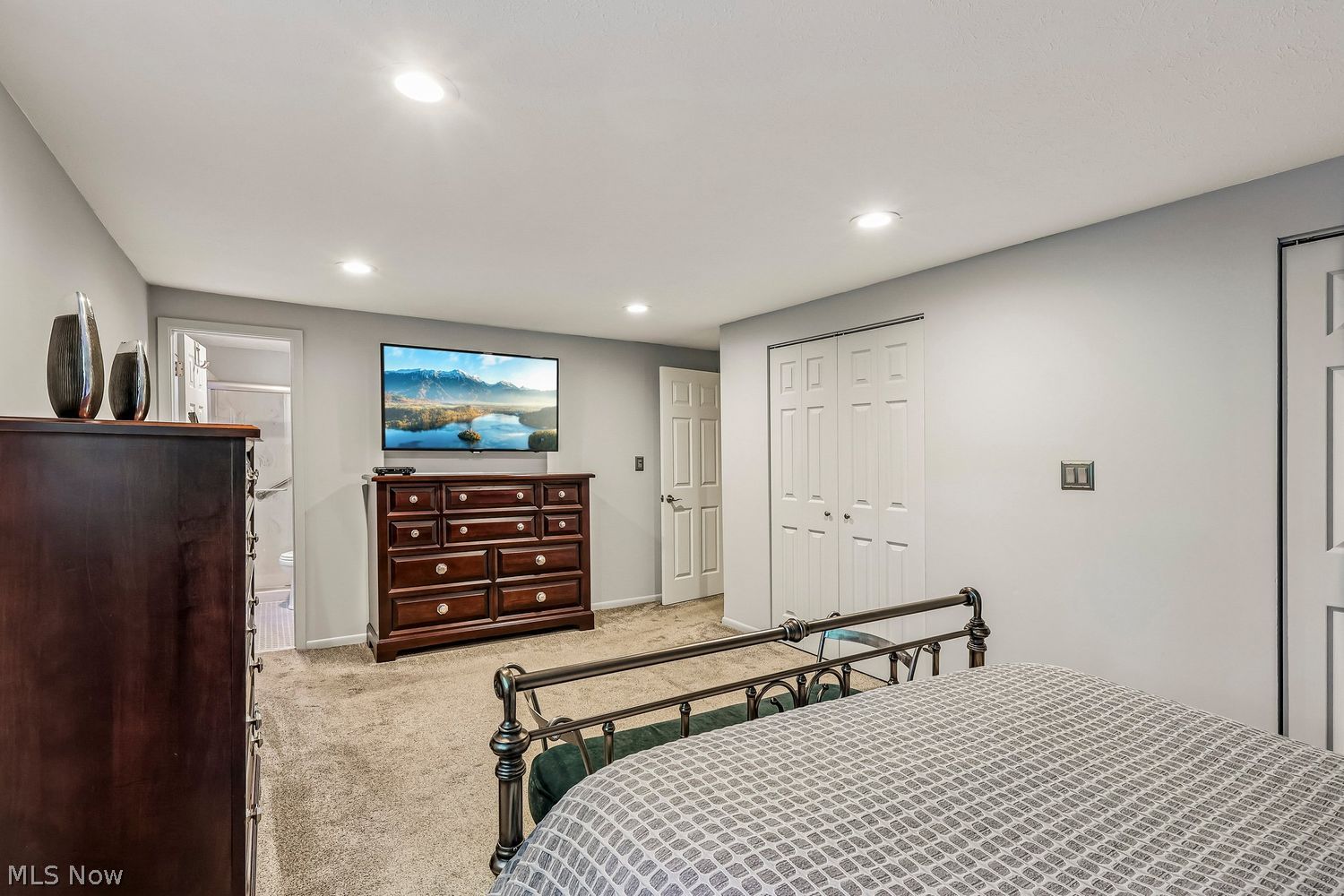 8628 Cedar Road Chesterland OH 44026