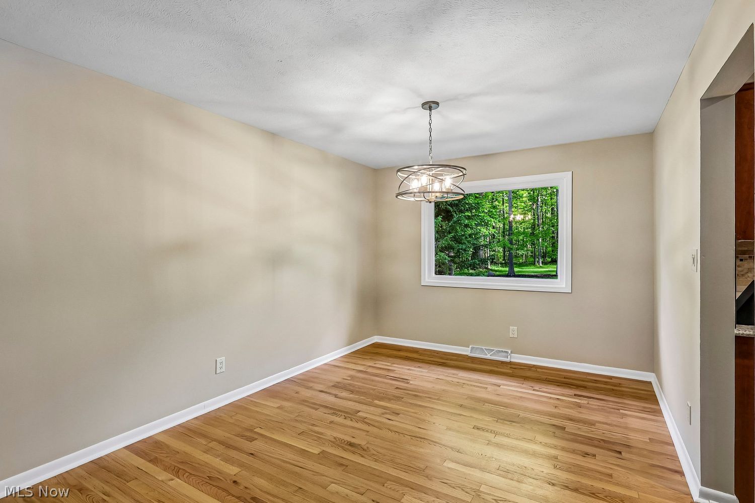 8628 Cedar Road Chesterland OH 44026