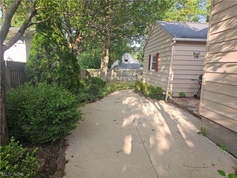 2407 27th Street Cuyahoga Falls OH 44223