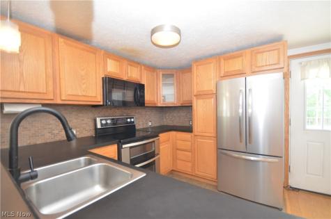578 Perry Road Tallmadge OH 44278