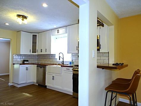 1010 Crestline Drive Akron OH 44312
