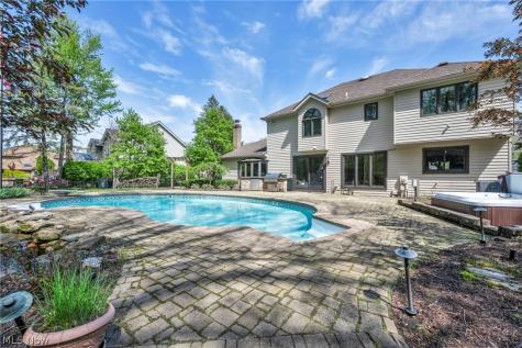 3640 Parson Pond Circle Westlake OH 44145