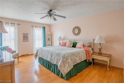 478 Amberwood Drive Akron OH 44312