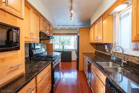 6073 Denise Drive North Ridgeville OH 44039