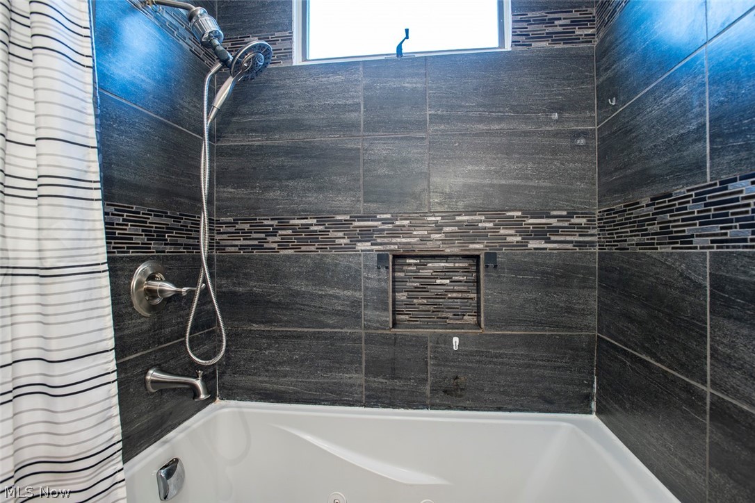 6073 Denise Drive North Ridgeville OH 44039