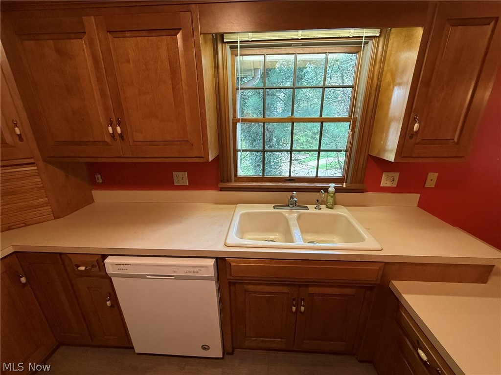 238 Edgemore Street NE Sugarcreek OH 44681