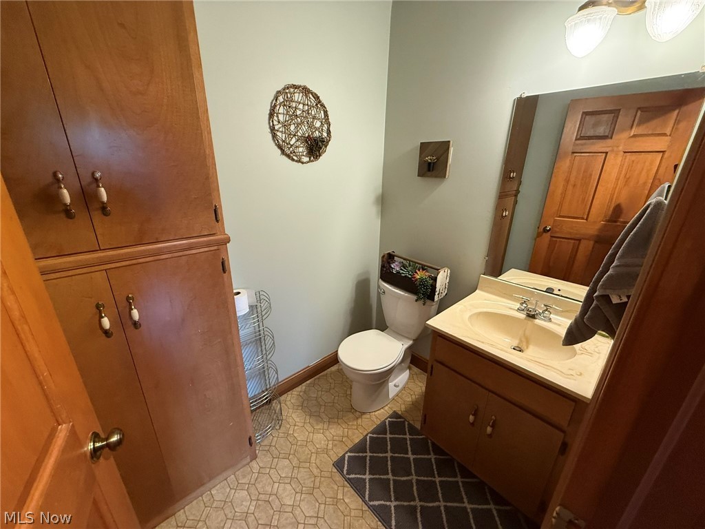 238 Edgemore Street NE Sugarcreek OH 44681