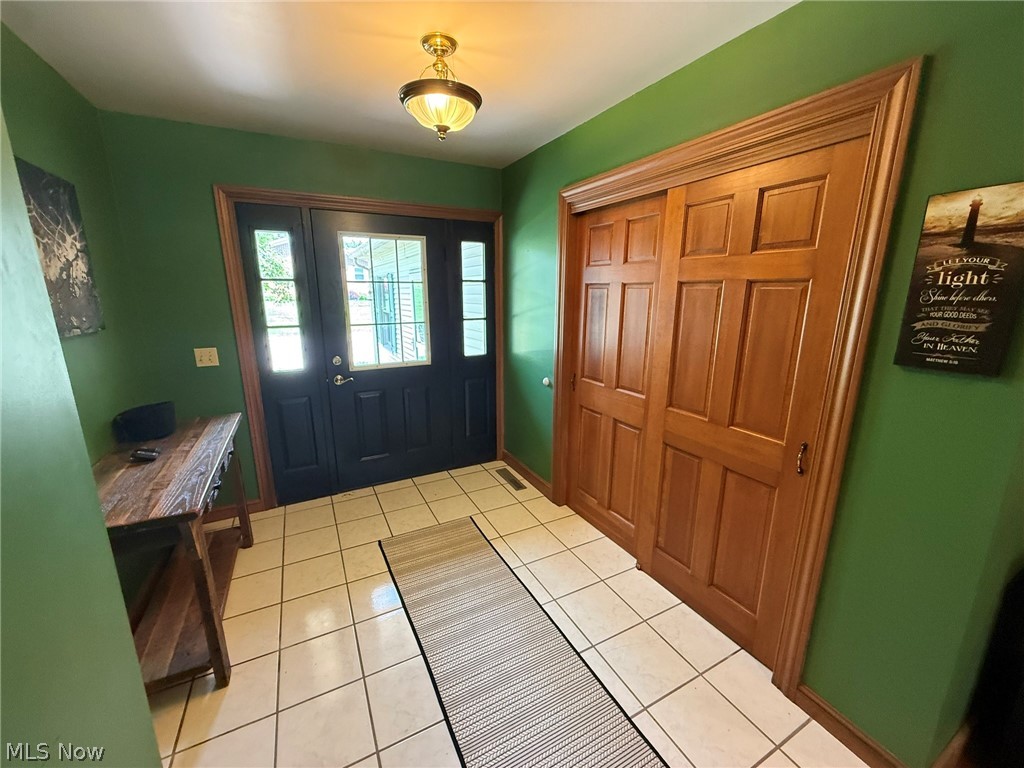 238 Edgemore Street NE Sugarcreek OH 44681