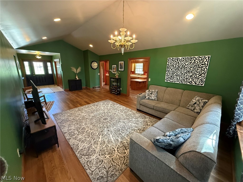 238 Edgemore Street NE Sugarcreek OH 44681