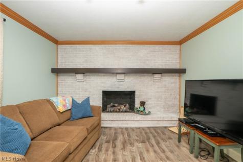 374 Woodlawn Reserve Road Akron OH 44305