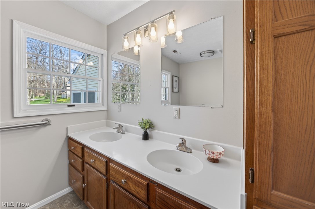 8253 Summit Drive Chagrin Falls OH 44023