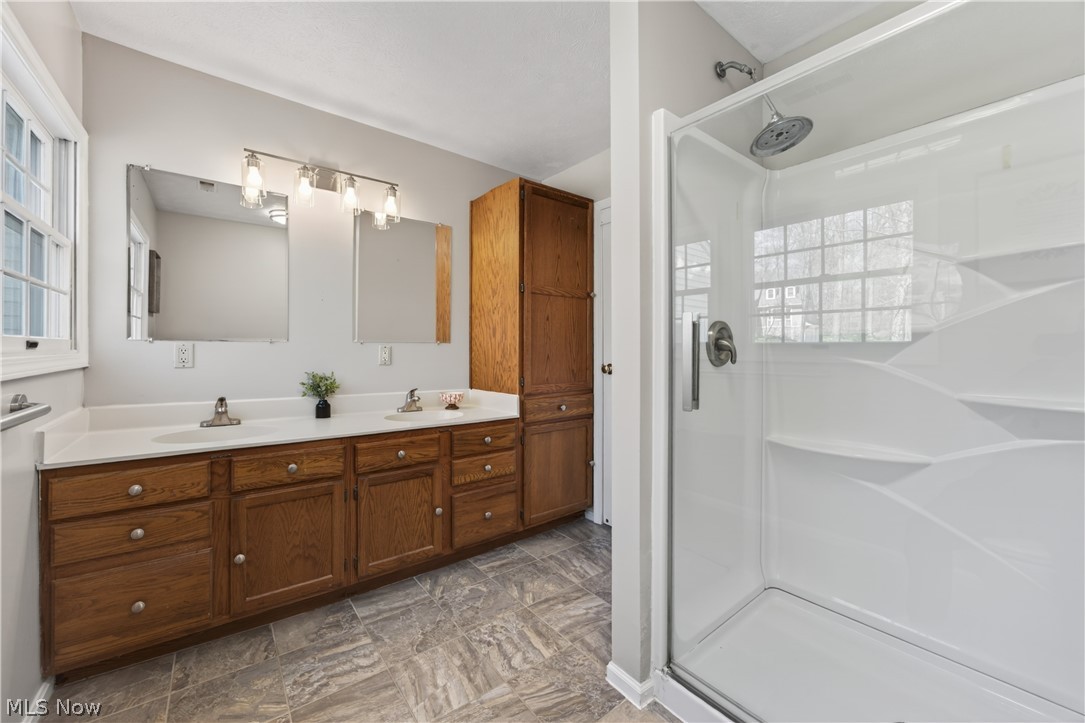 8253 Summit Drive Chagrin Falls OH 44023