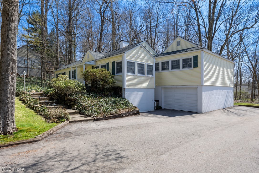 8253 Summit Drive Chagrin Falls OH 44023