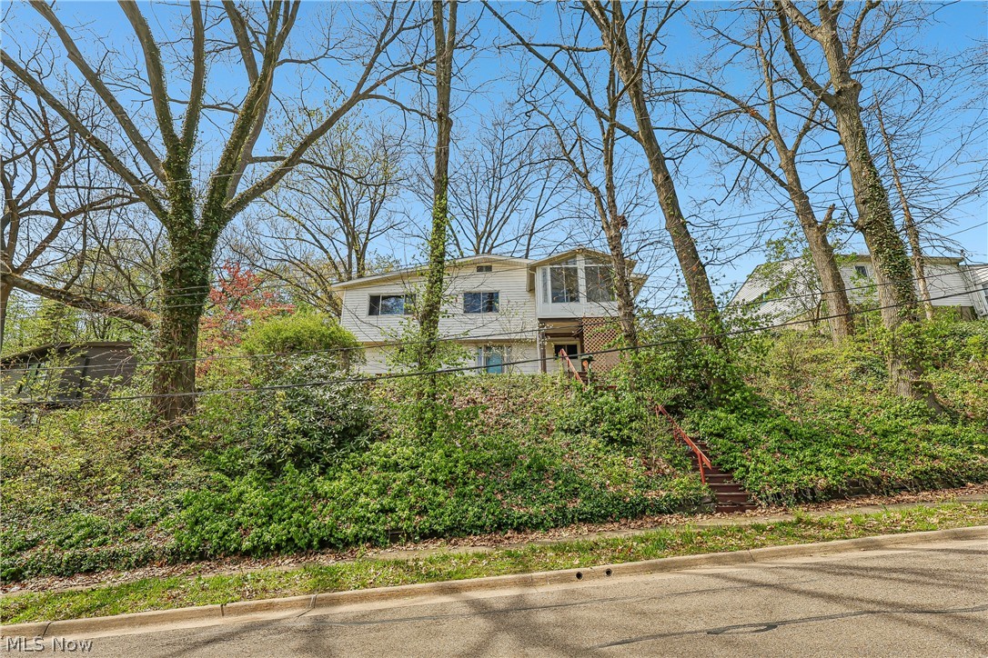 2060 6th Street SW Akron OH 44314