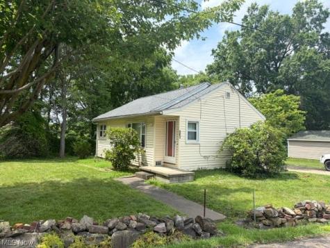 581 Fillmore Avenue Akron OH 44314
