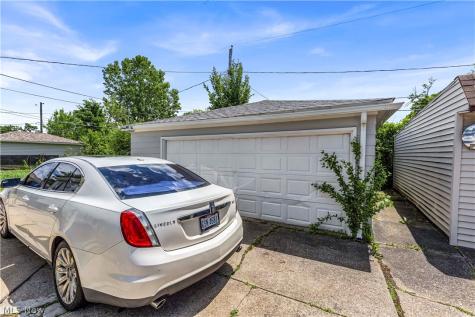 4245 E 177th Place Cleveland OH 44128