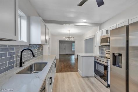1567 Coutant Avenue Lakewood OH 44107