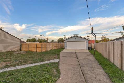 1567 Coutant Avenue Lakewood OH 44107