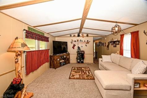 2737 Barn Drive SW Canton OH 44706