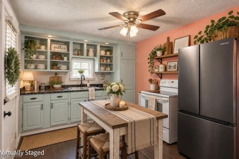 4695 Grapeland Avenue Louisville OH 44641