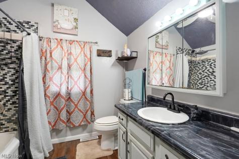 4695 Grapeland Avenue Louisville OH 44641