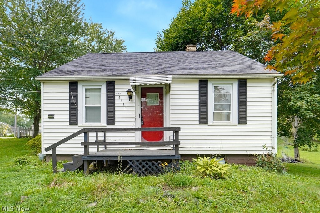4695 Grapeland Avenue Louisville OH 44641