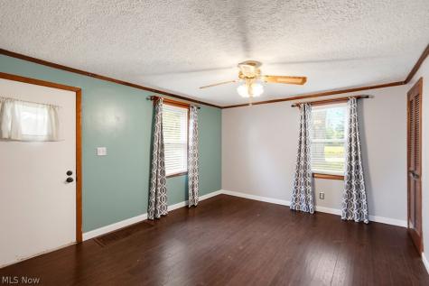 4695 Grapeland Avenue Louisville OH 44641